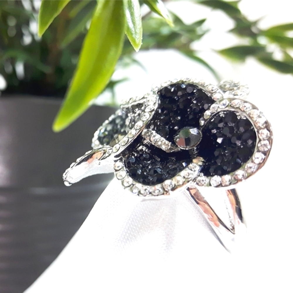 🆕️ Floral BW Rhinestones🖤Fashion Silver Ring - Picture 5 of 6